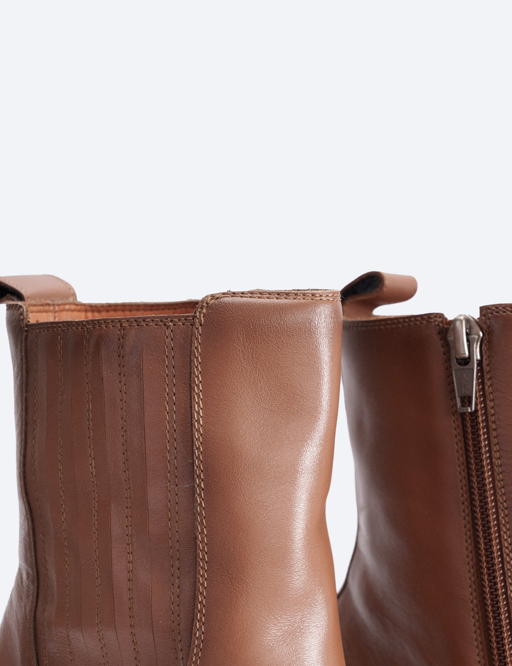 BOTINES ATENAS ALMENDRA