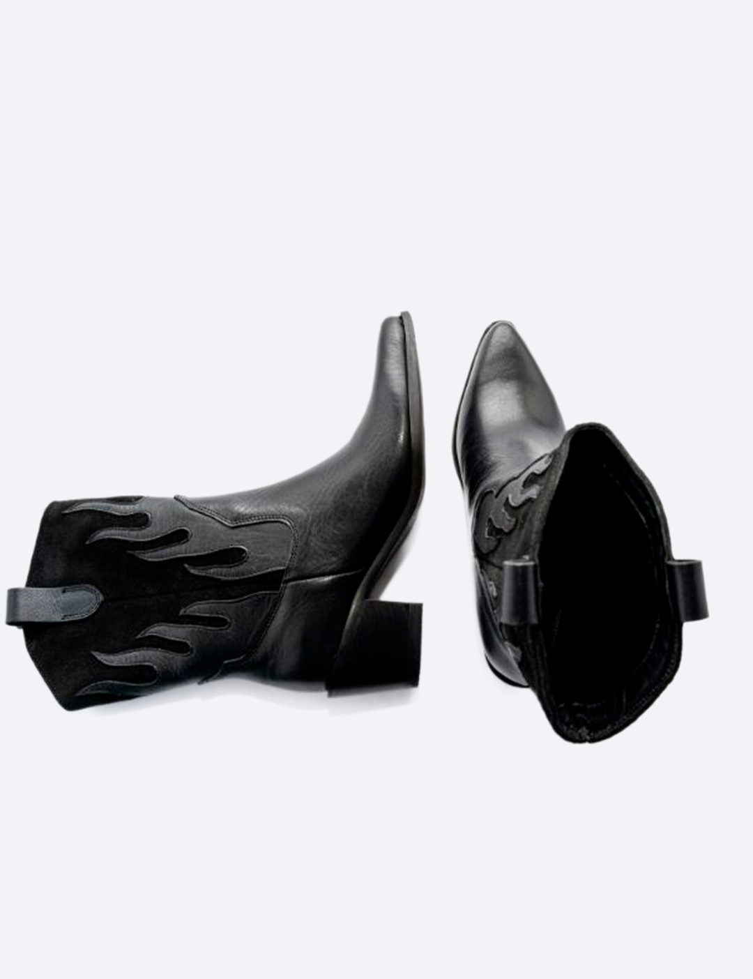BOTA LLAMAS NEGRA